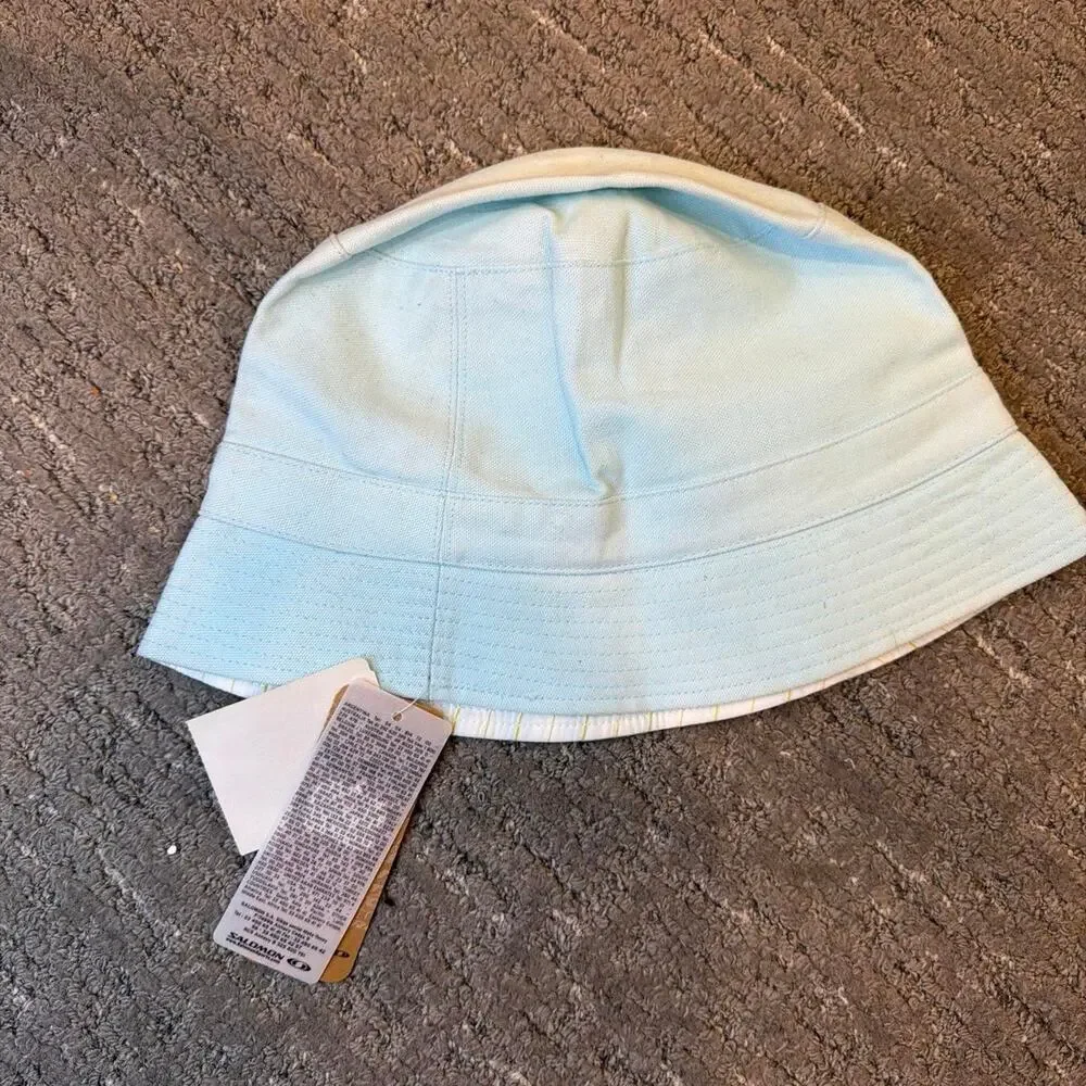 The cutest blue beachy reversible bucket hat - vintage y2k NWT